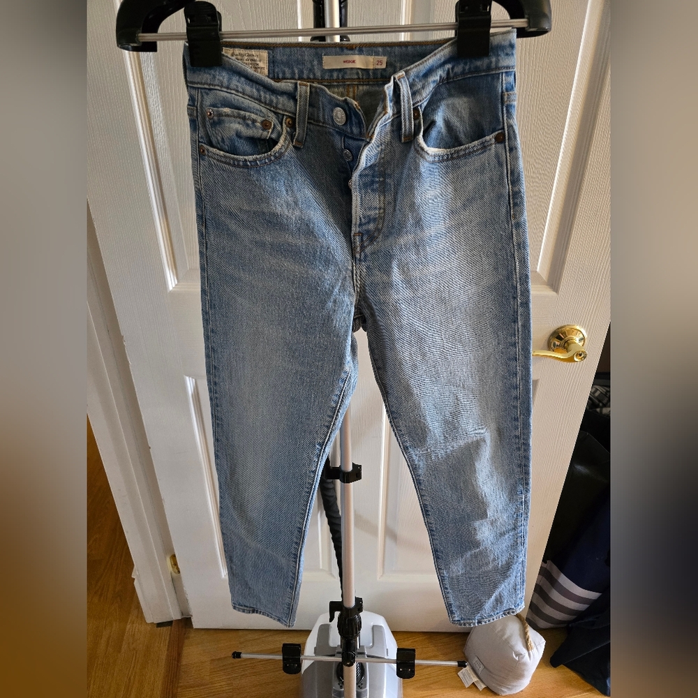 Levi's  Wedgie Icon Premium Jeans in Bright Side Button Fly High Rise Size 25